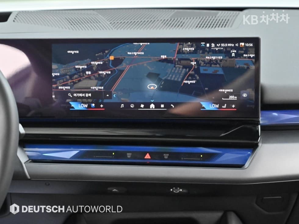 BMW - 5-Series | New 520 Base 14