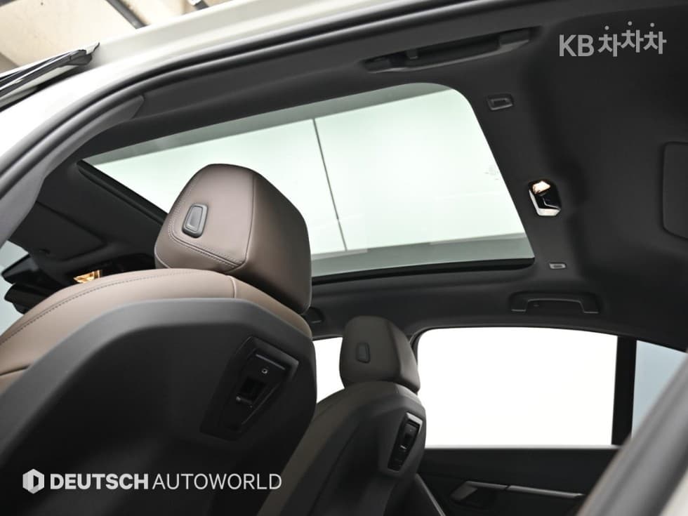 BMW - 5-Series | New 520 Base 18