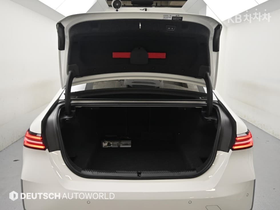BMW - 5-Series | New 520 Base 19