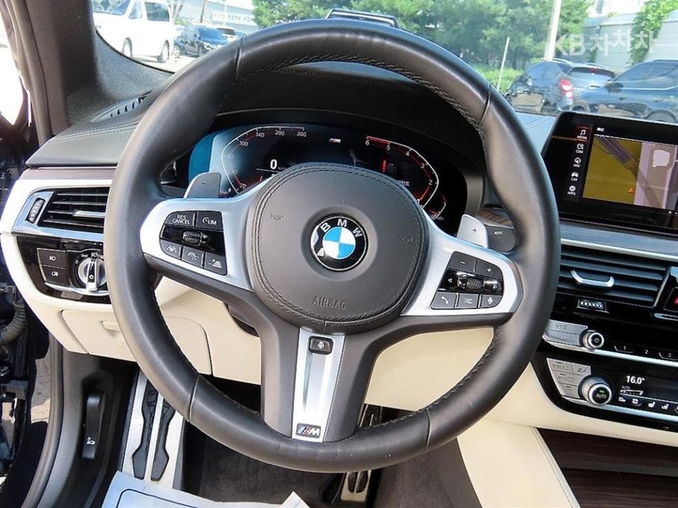 BMW - 5-Series | All New 520 M Sport Plus 8