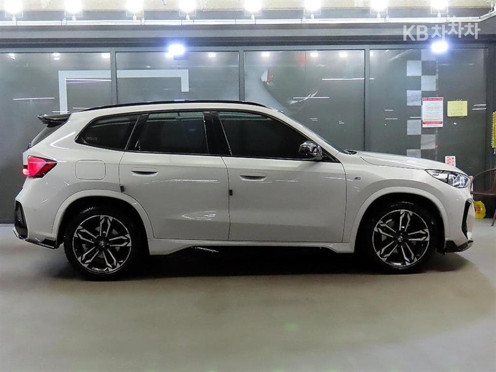 BMW - X1 | xDrive20 M Sport 3