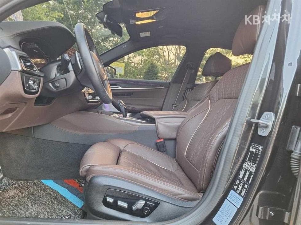 BMW - 5-Series | All New M550 xDrive 8