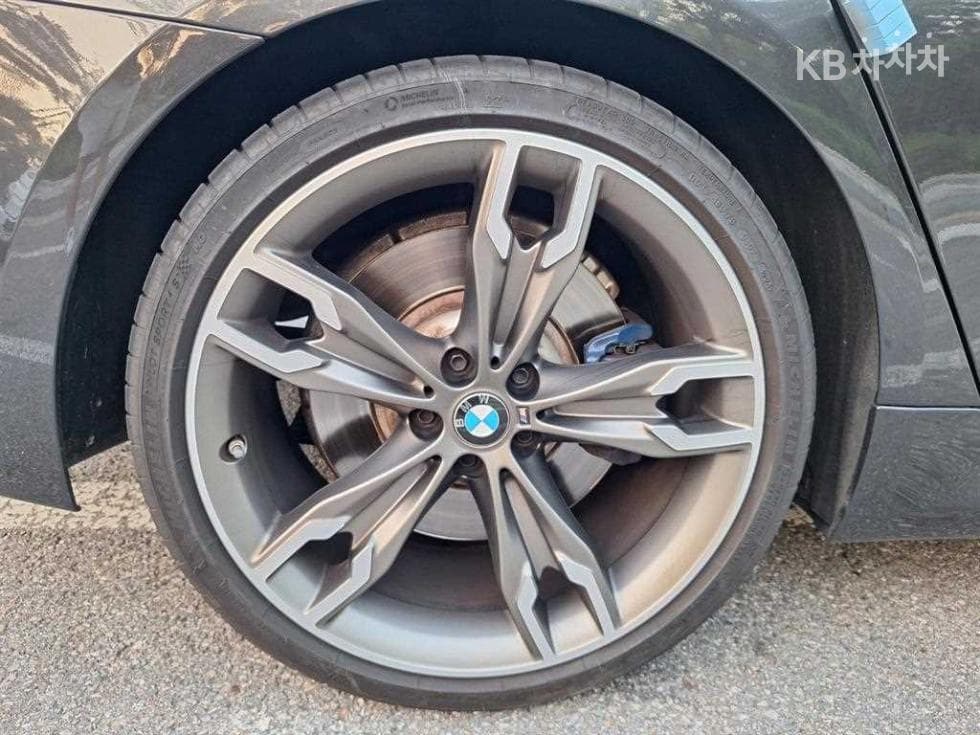 BMW - 5-Series | All New M550 xDrive 19
