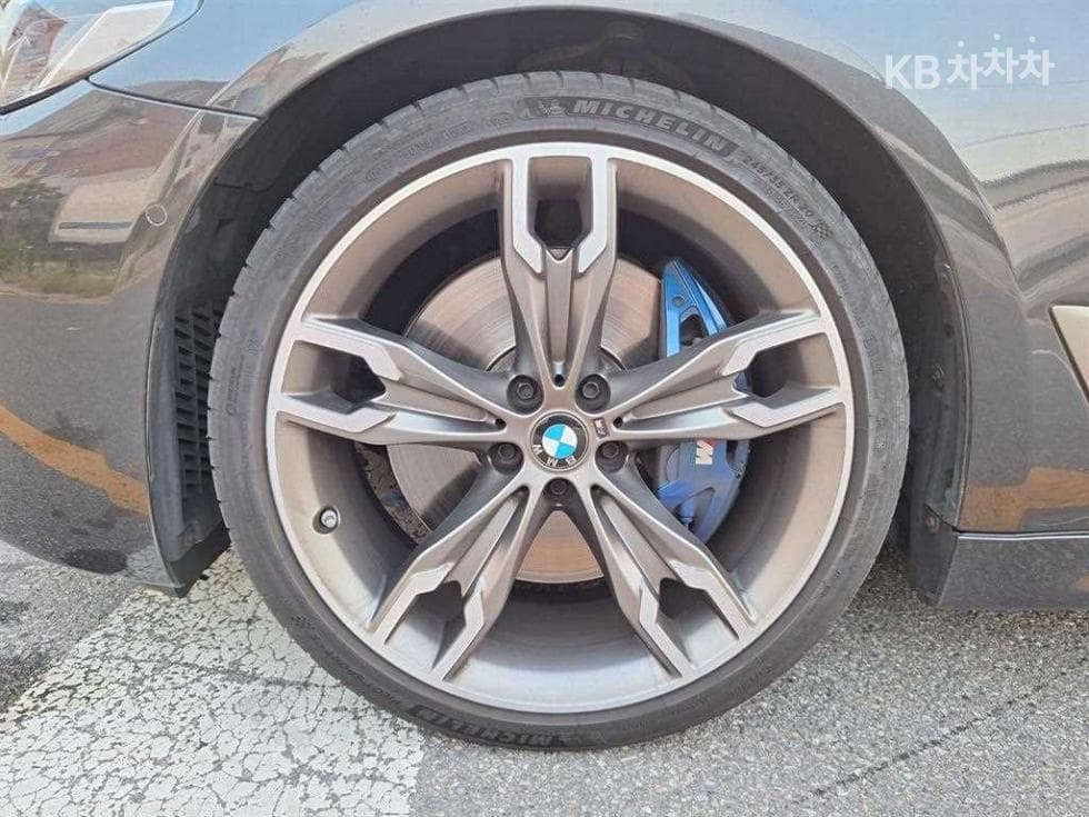 BMW - 5-Series | All New M550 xDrive 20