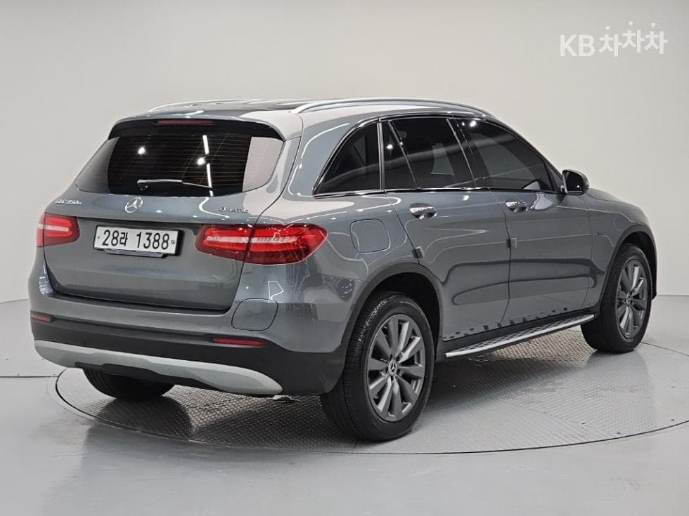 Mercedes-Benz - GLC-Class | 350 4Matic Base 4
