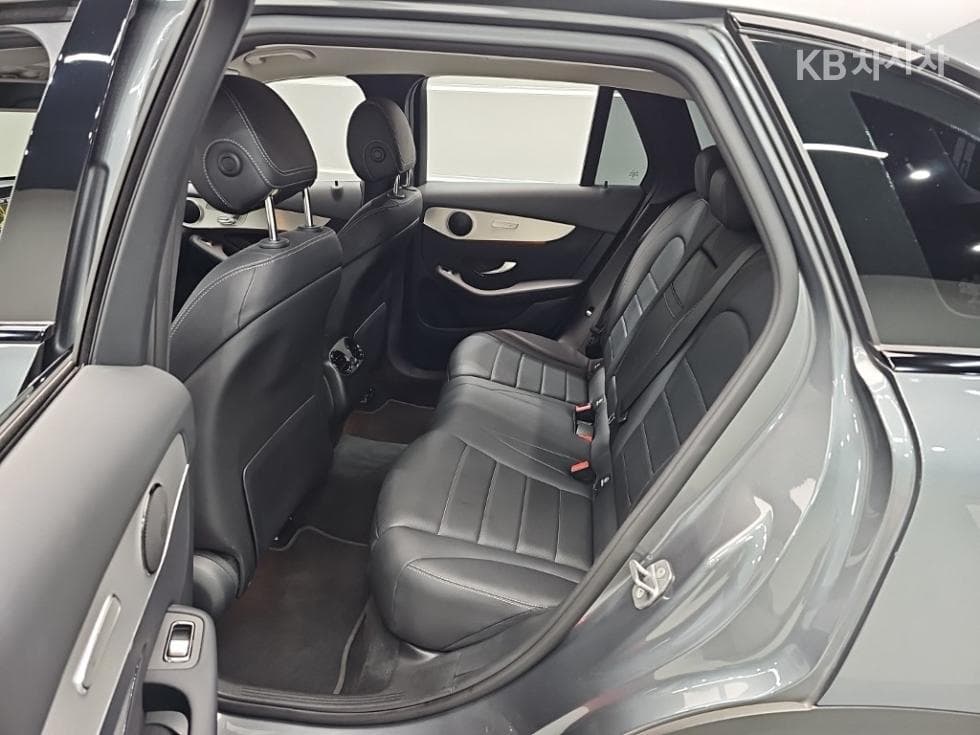 Mercedes-Benz - GLC-Class | 350 4Matic Base 12