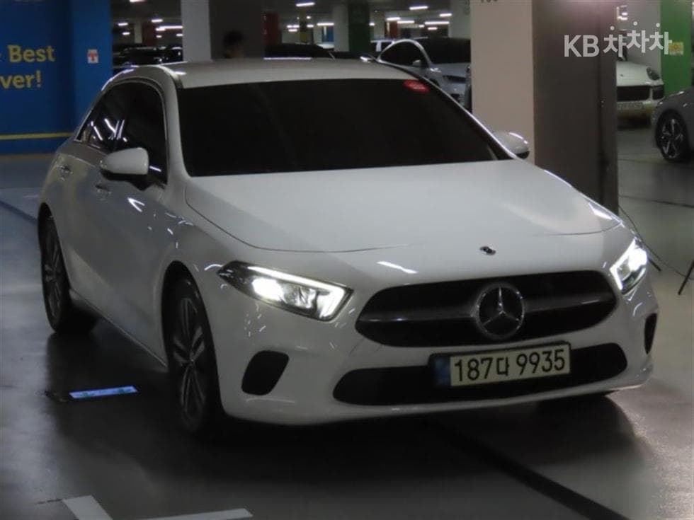 Mercedes-Benz - A-Class | A220 Sedan - 2