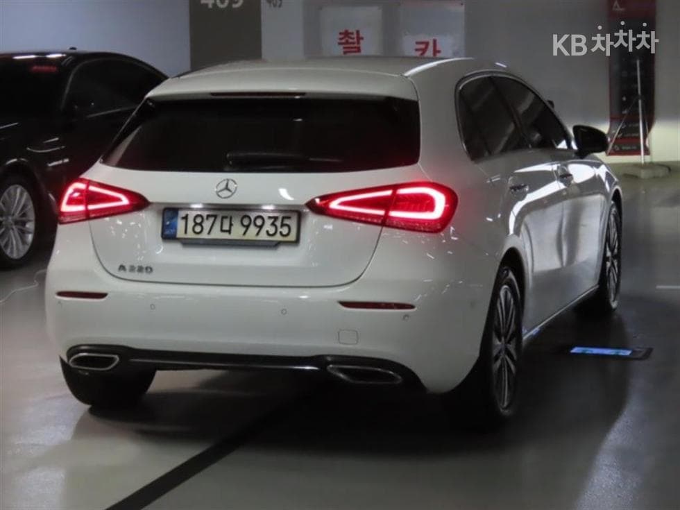 Mercedes-Benz - A-Class | A220 Sedan - 3