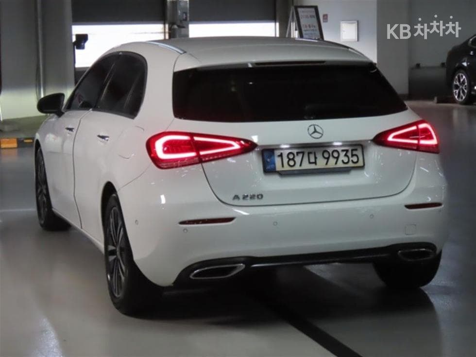Mercedes-Benz - A-Class | A220 Sedan - 4