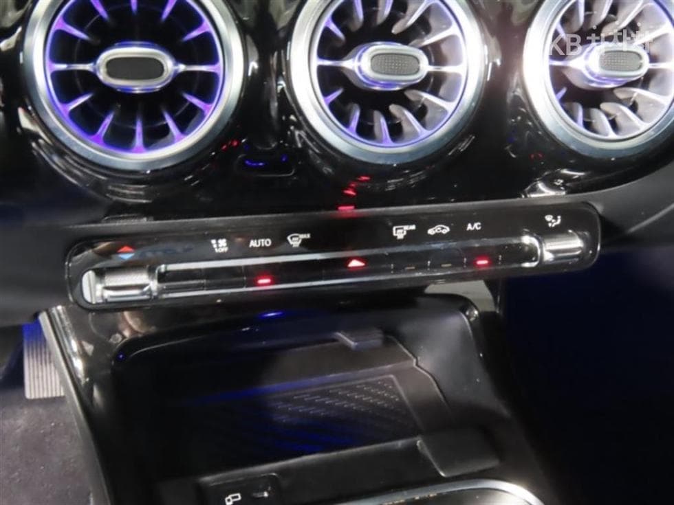 Mercedes-Benz - A-Class | A220 Sedan - 8