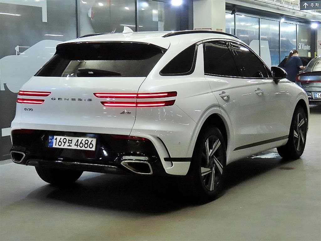 Genesis - GV70 | Gasoline 2.5T AWD 4