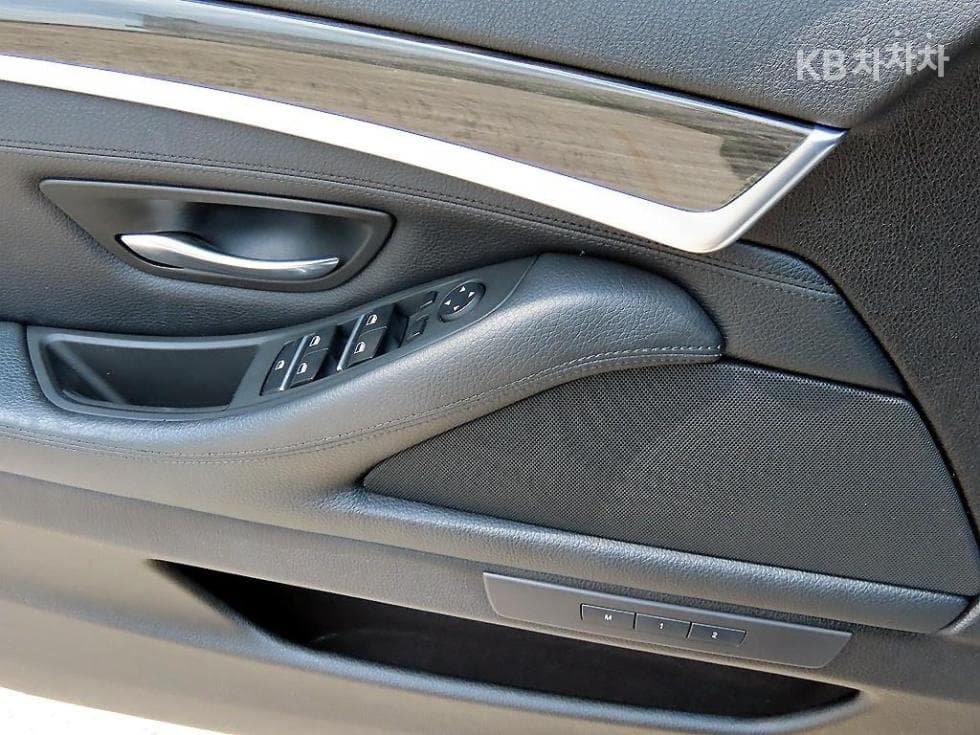 بي إم دبليو - 5-Series | New 520 xDrive F10(10~16Year) 12