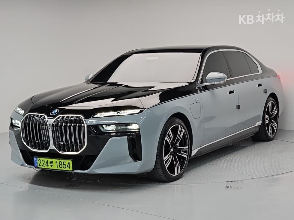 BMW - 7-Series | 750 xDrive M Sport Package 2