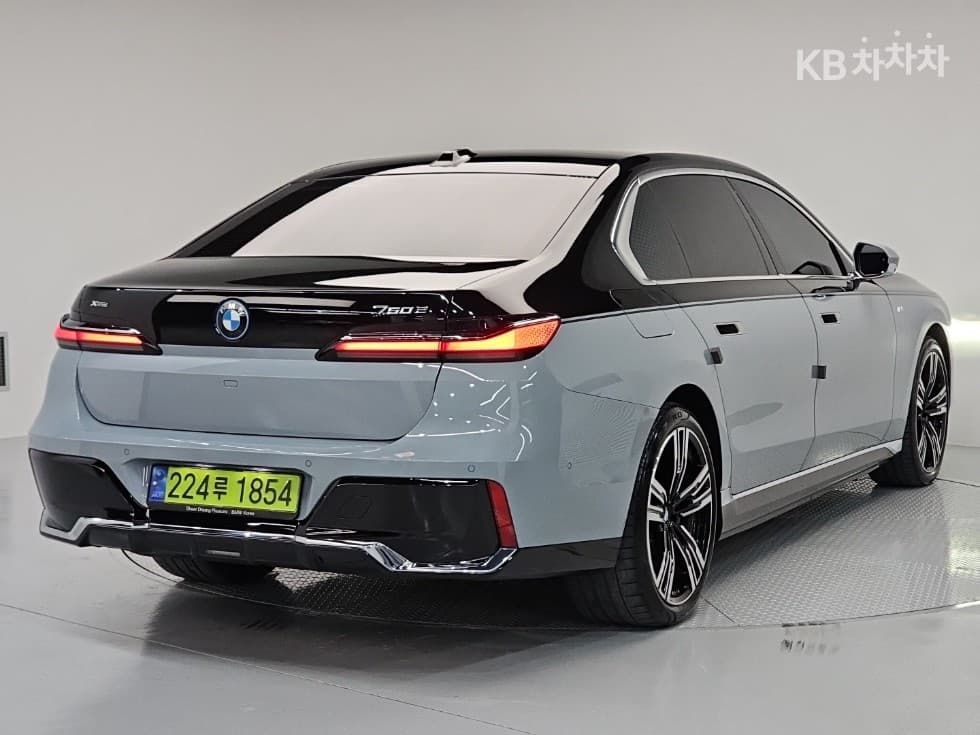 BMW - 7-Series | 750 xDrive M Sport Package 3