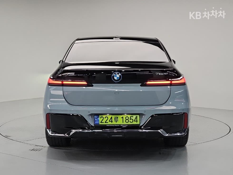 BMW - 7-Series | 750 xDrive M Sport Package 4