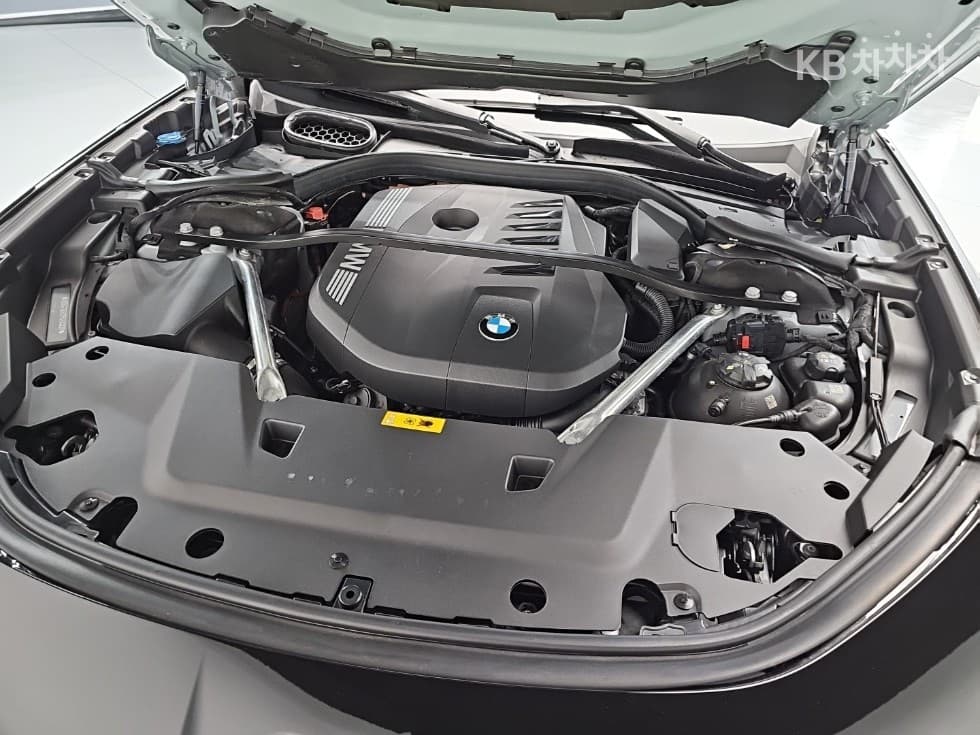 BMW - 7-Series | 750 xDrive M Sport Package 6