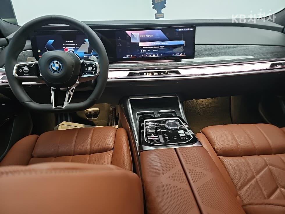 BMW - 7-Series | 750 xDrive M Sport Package 7