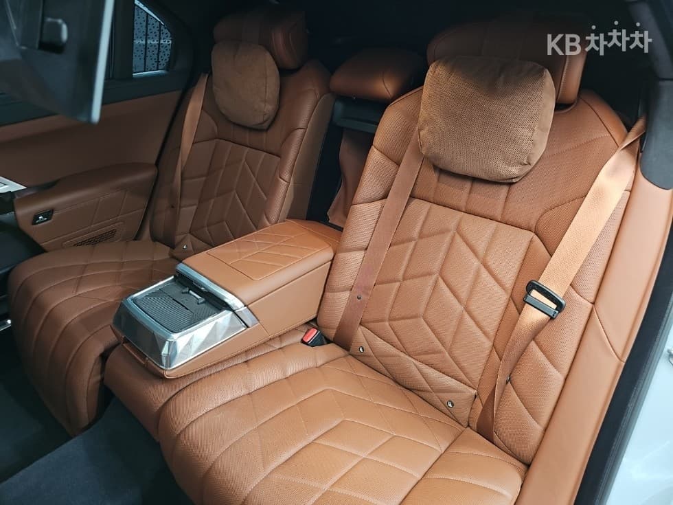BMW - 7-Series | 750 xDrive M Sport Package 26