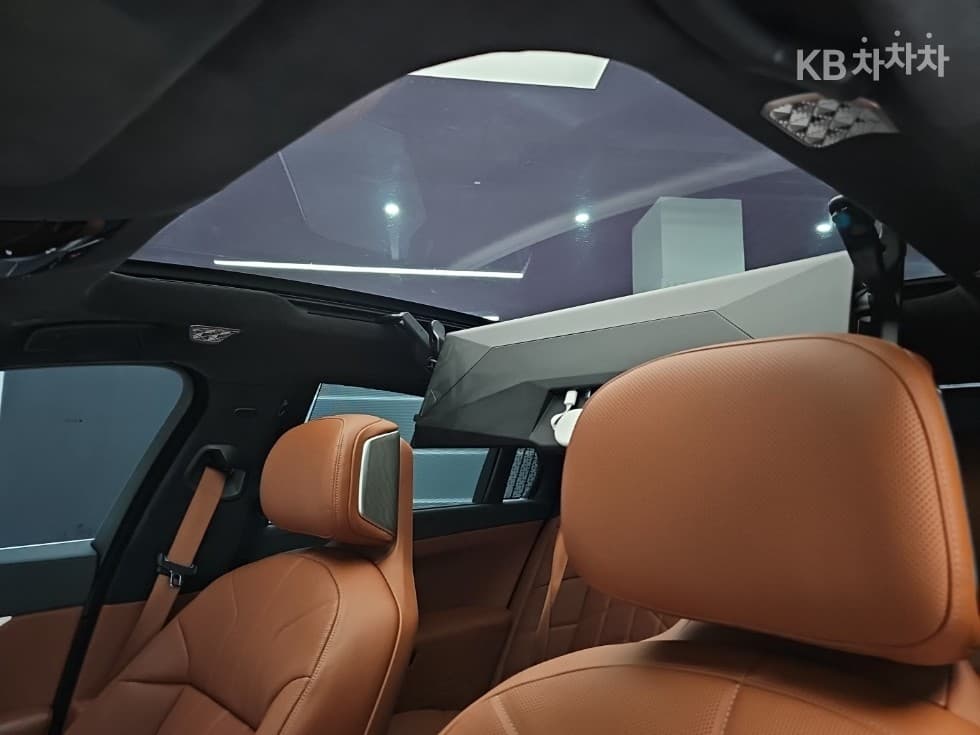 BMW - 7-Series | 750 xDrive M Sport Package 12