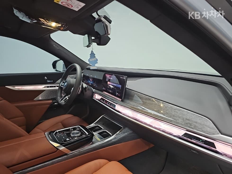 BMW - 7-Series | 750 xDrive M Sport Package 20