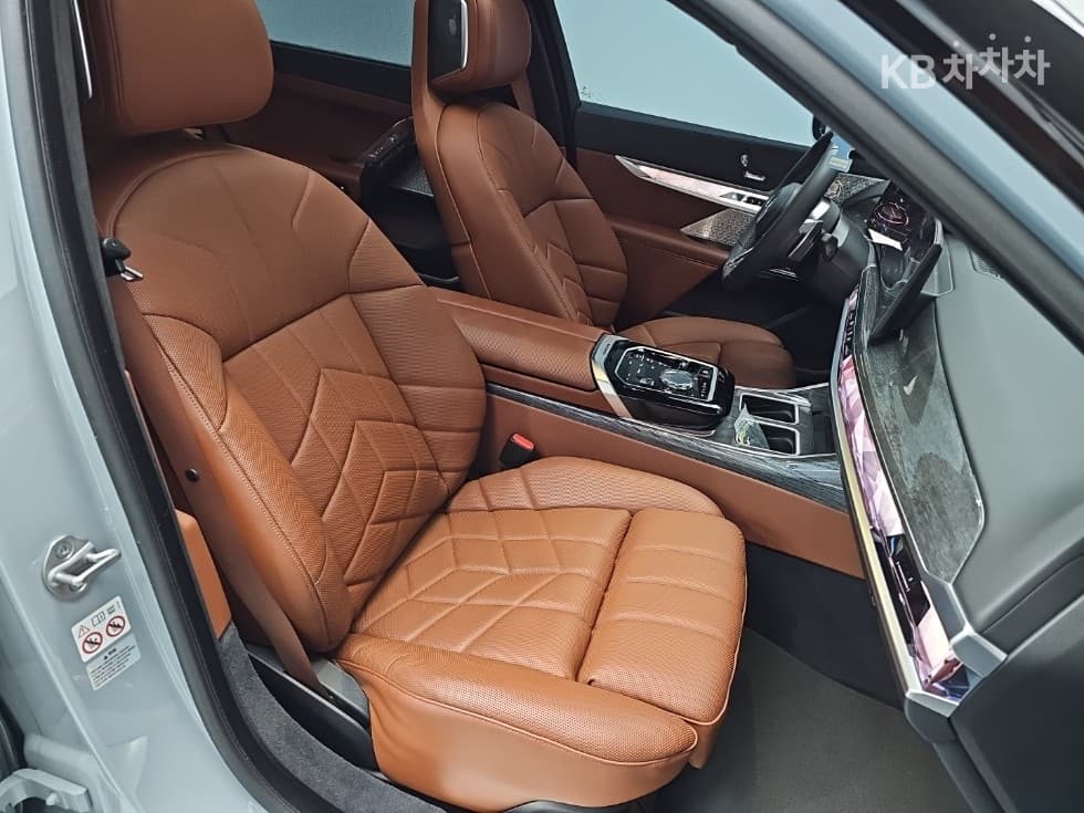 BMW - 7-Series | 750 xDrive M Sport Package 23