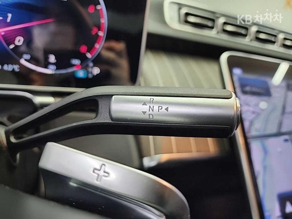 Mercedes-Benz - S-Class | Maybach S680 4Matic Base 8