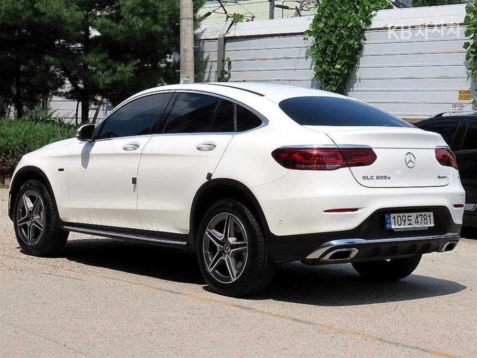 Mercedes-Benz - GLC-Class | 300 4Matic Coupe Base 3