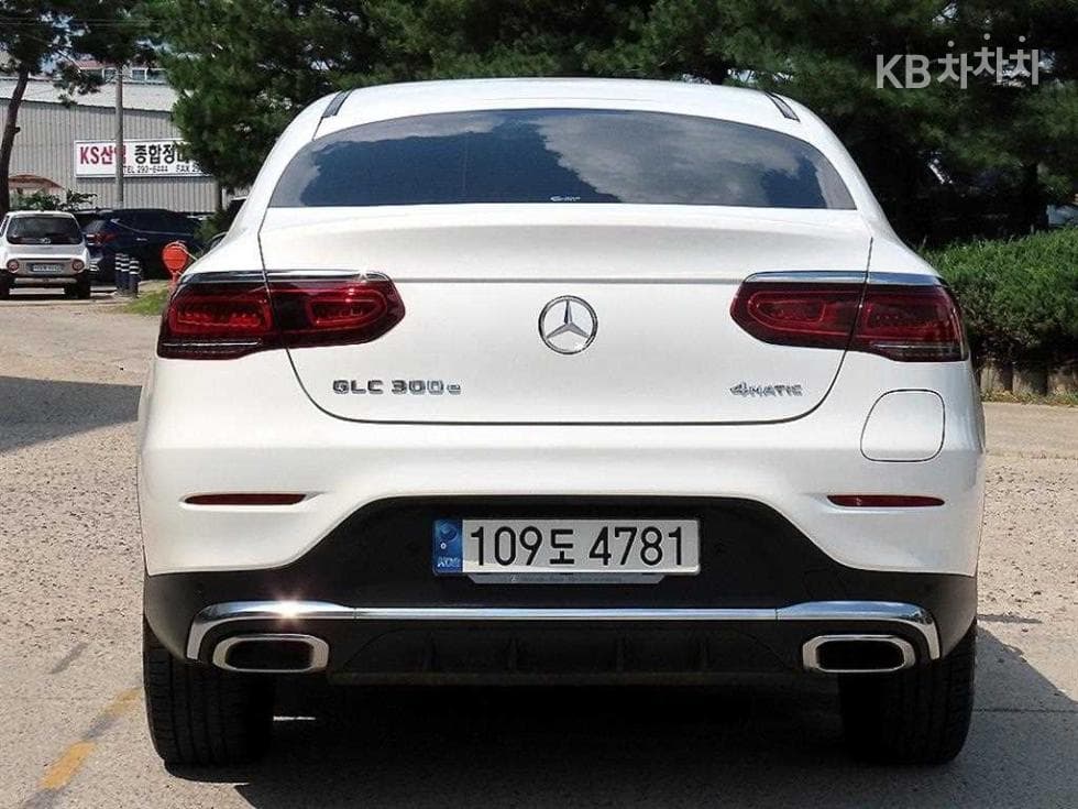 Mercedes-Benz - GLC-Class | 300 4Matic Coupe Base 4