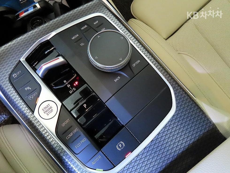 BMW - 3-Series | 320 M Sport 12