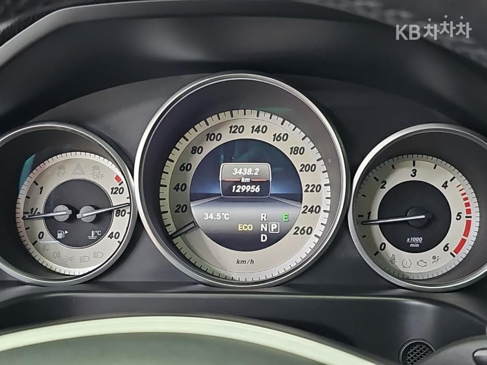 Mercedes-Benz - E-Class | New E220 CDI Avantgarde W212(09~) 6