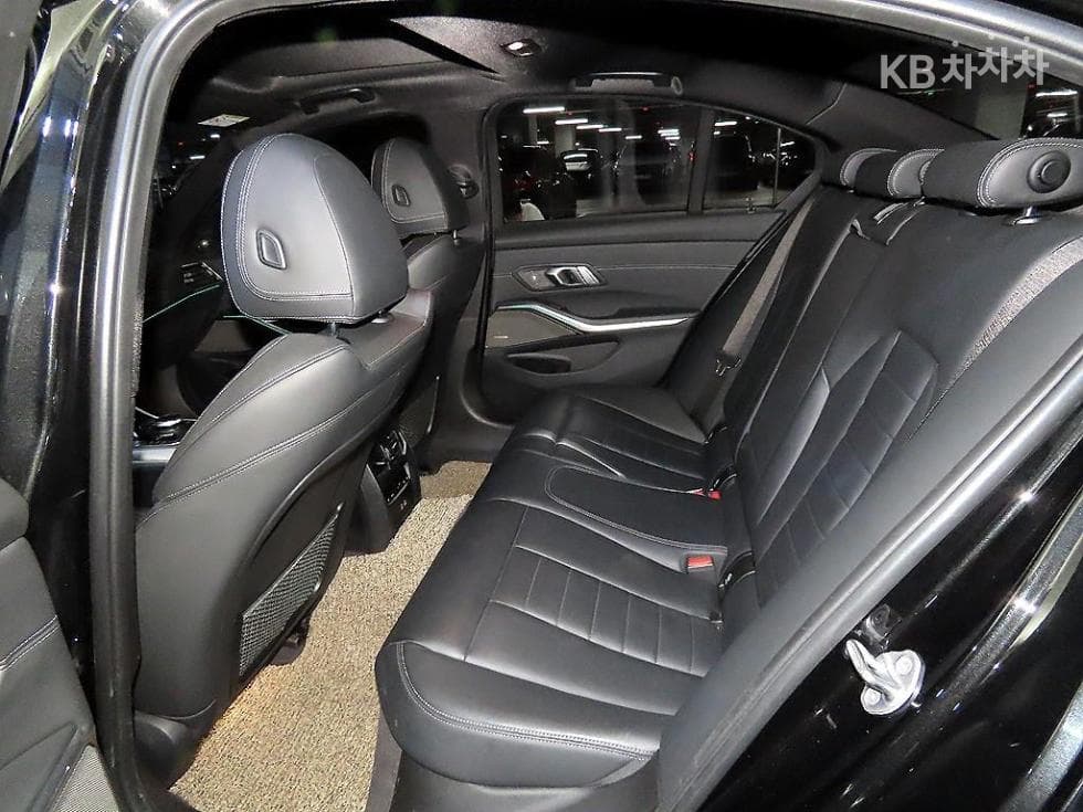 BMW - 3-Series | 330 M Sport 7
