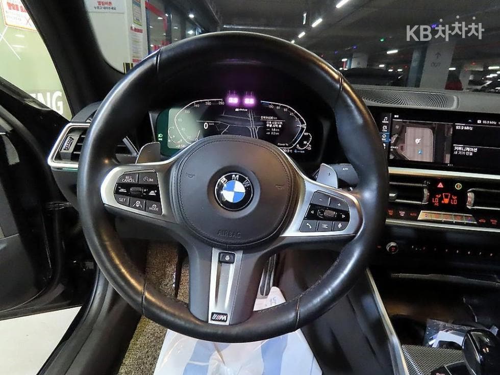 BMW - 3-Series | 330 M Sport 8