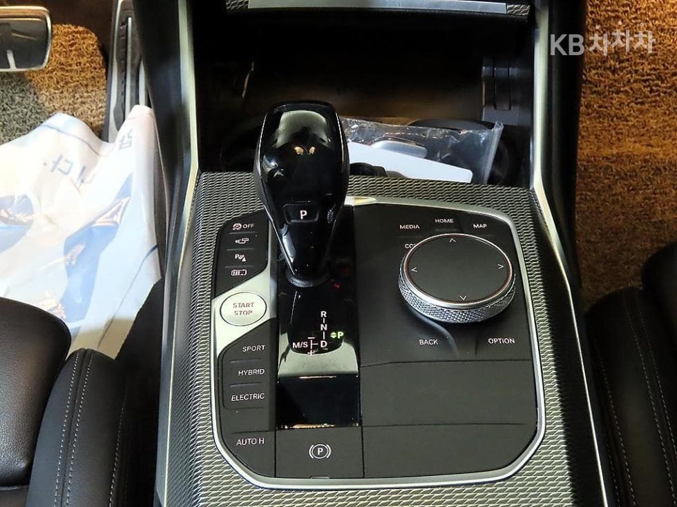 BMW - 3-Series | 330 M Sport 12