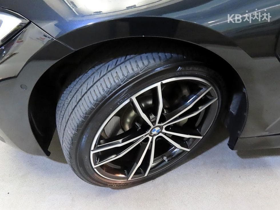 BMW - 3-Series | 330 M Sport 20