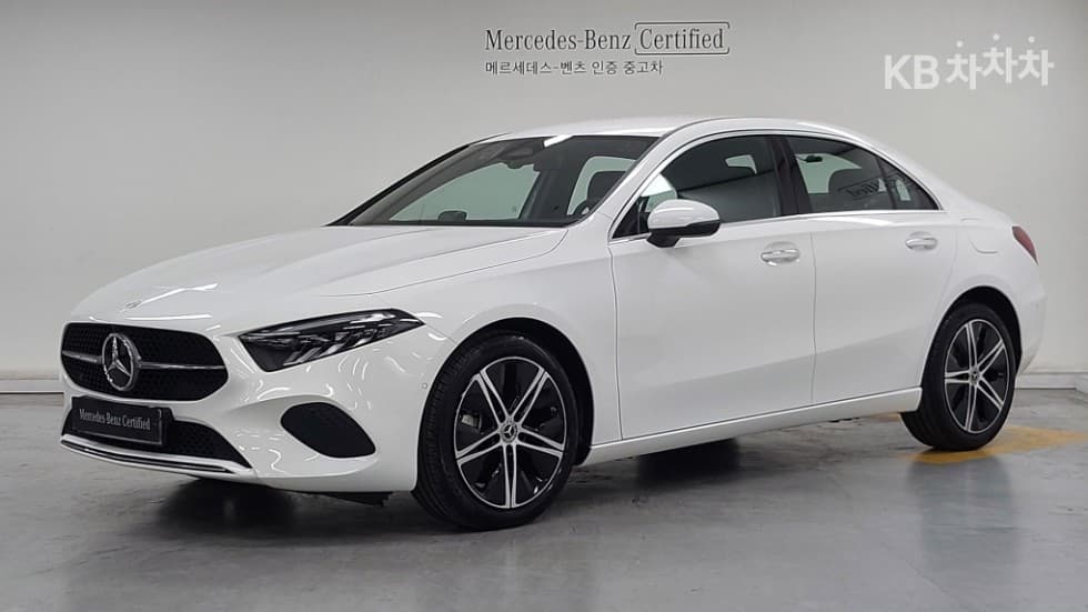 Mercedes-Benz - A-Class | A220 Sedan - 2