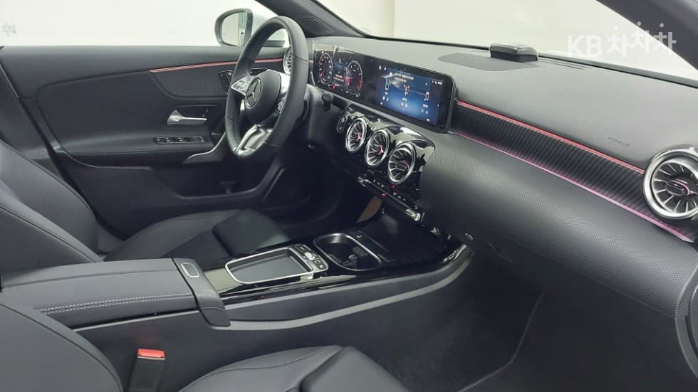 Mercedes-Benz - A-Class | A220 Sedan - 10