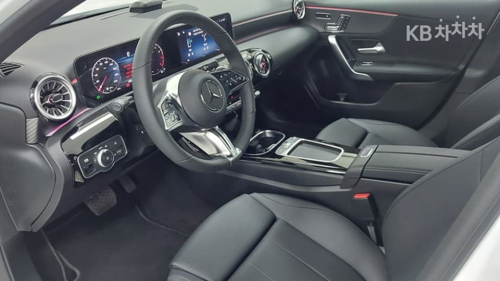 Mercedes-Benz - A-Class | A220 Sedan - 12