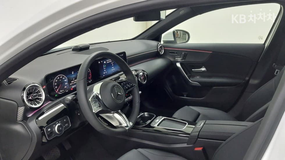 Mercedes-Benz - A-Class | A220 Sedan - 13