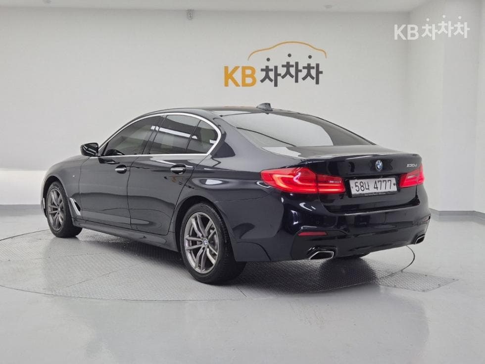 BMW - 5-Series | All New 520 xDrive M Sport Package 3