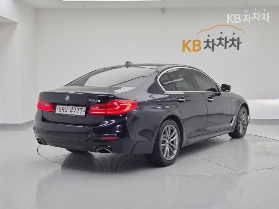 BMW - 5-Series | All New 520 xDrive M Sport Package 4