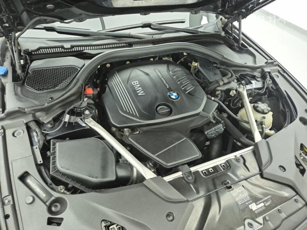 BMW - 5-Series | All New 520 xDrive M Sport Package 6