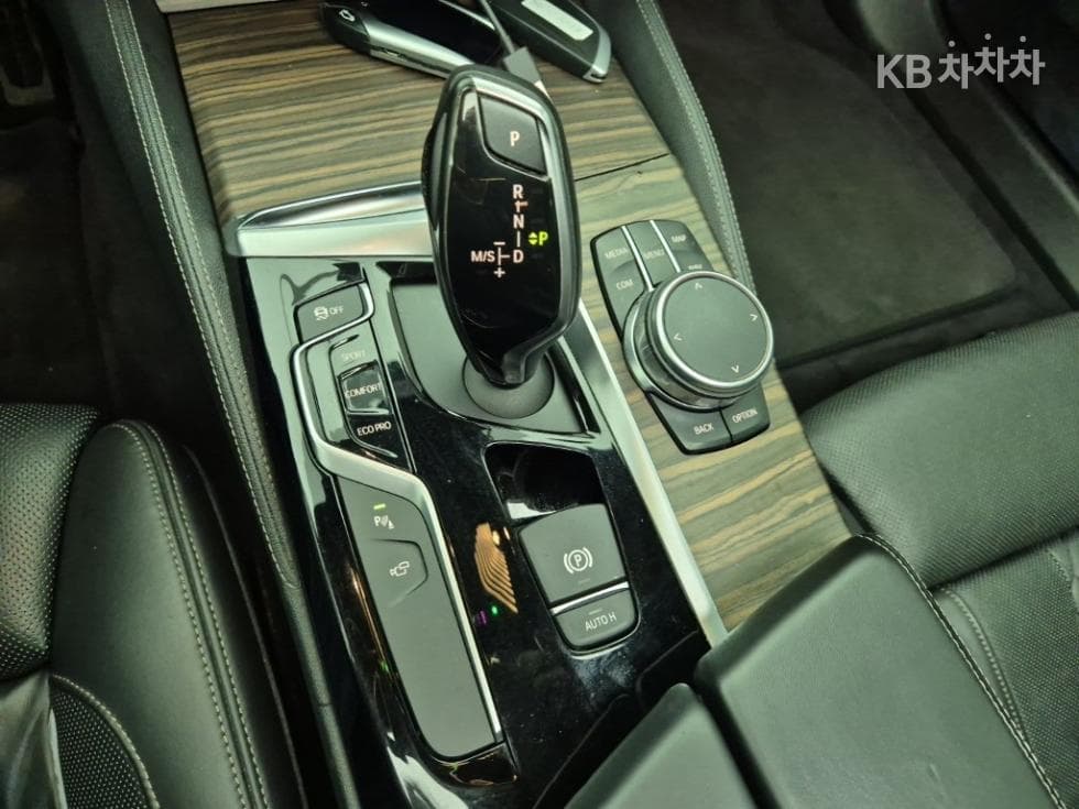 BMW - 5-Series | All New 520 xDrive M Sport Package 8