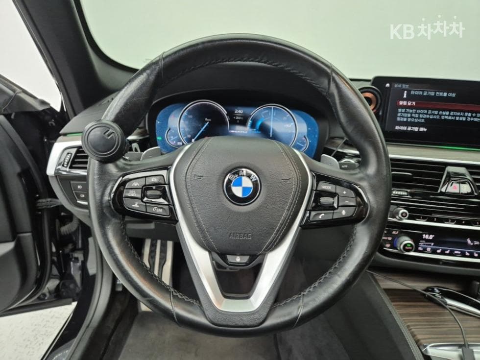 BMW - 5-Series | All New 520 xDrive M Sport Package 9