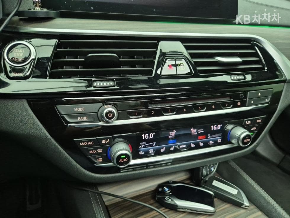 BMW - 5-Series | All New 520 xDrive M Sport Package 10