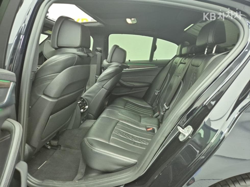 BMW - 5-Series | All New 520 xDrive M Sport Package 12