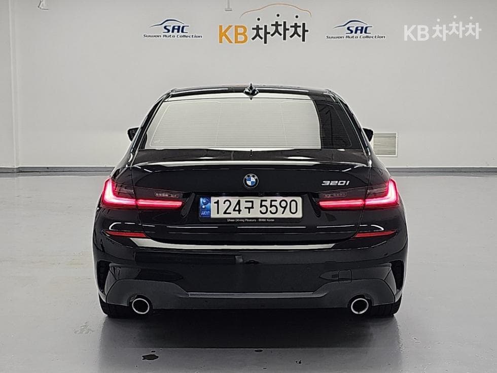 BMW - 3-Series | 320 M Sport 3
