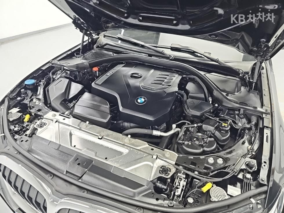 BMW - 3-Series | 320 M Sport 5