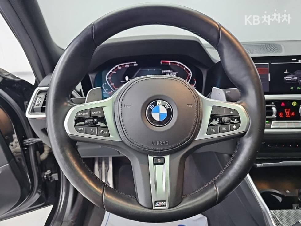 BMW - 3-Series | 320 M Sport 9