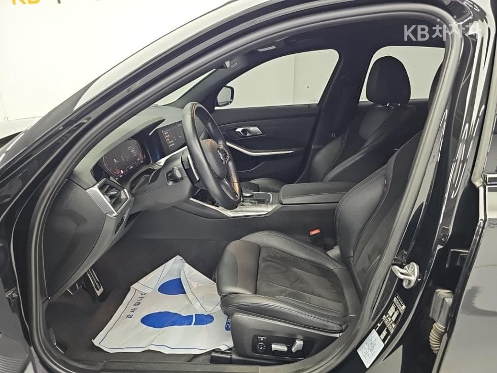 BMW - 3-Series | 320 M Sport 11