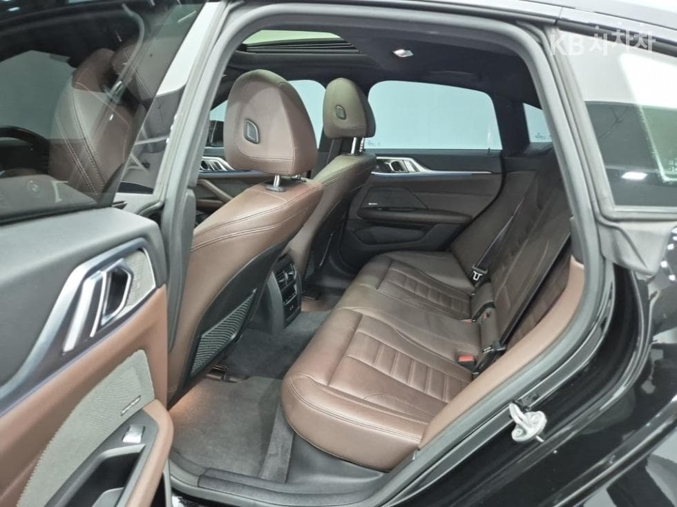 بي إم دبليو - i4 | eDrive40 M Sport Pro 12